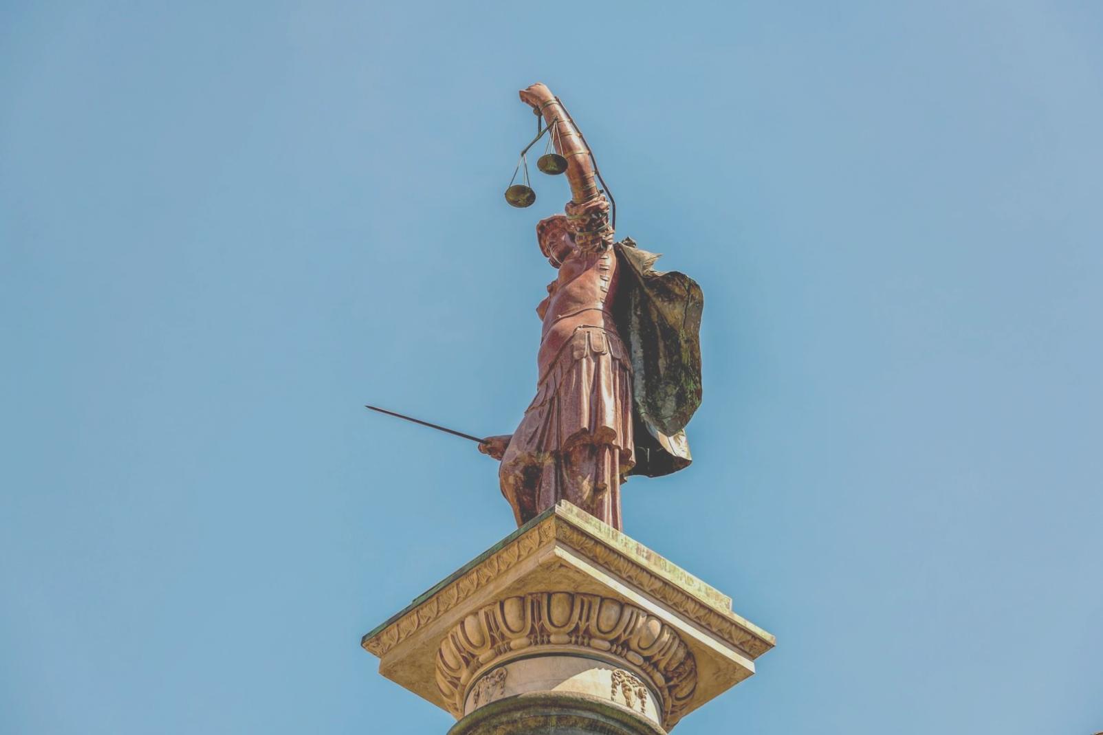 Feedback personalizzato per migliorare tecniche di presentazione in tribunale